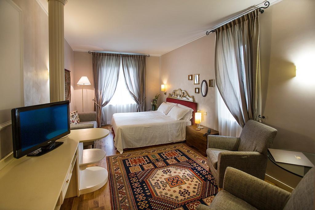 Hotel Regina Adelaide & 4*