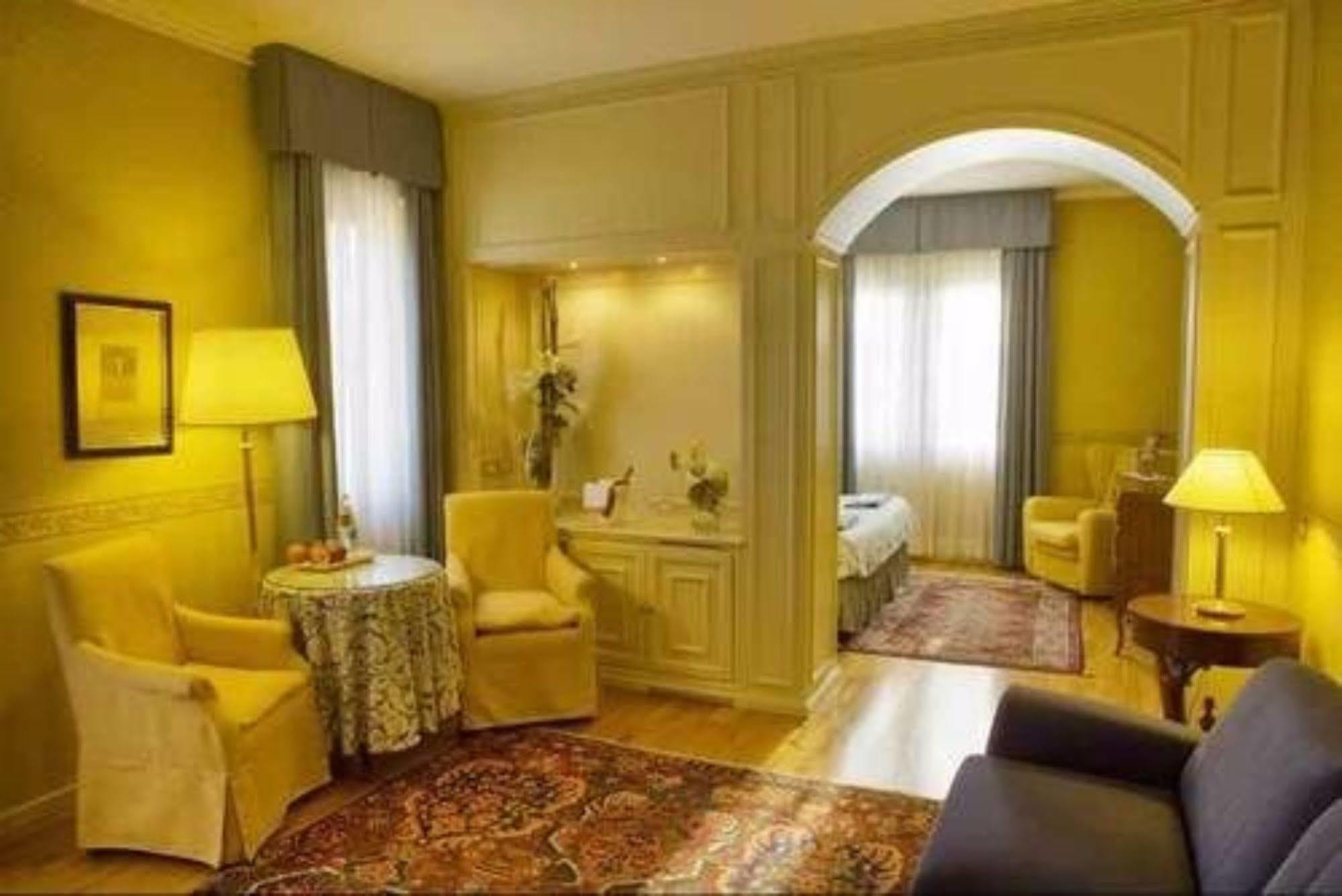 Regina Adelaide & 4* Garda (Verona)