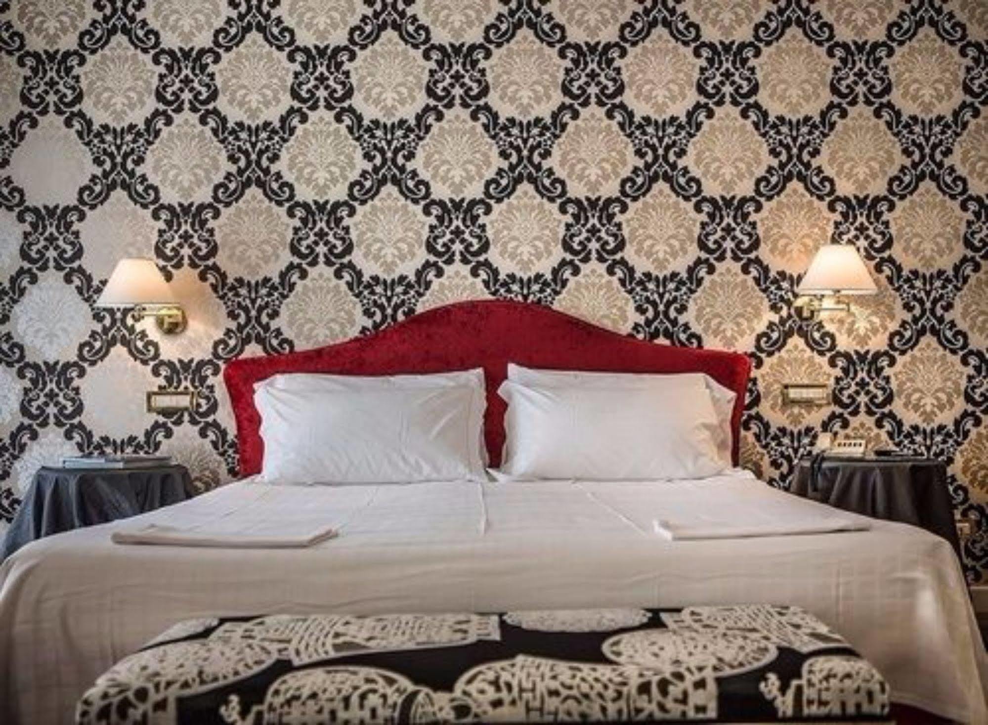Regina Adelaide & 4* Garda (Verona)